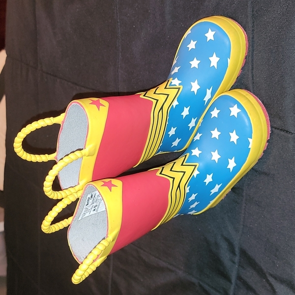 Kids Wonder Woman Rain Boots - Picture 6 of 9